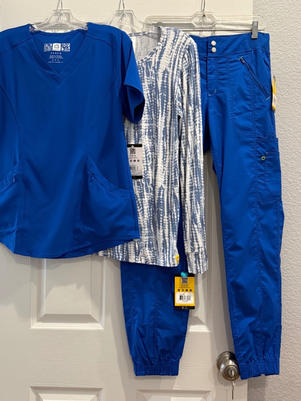 NWT Bundle Lot of 3 Women's Size Small Wonder Wink Scrubs Pants (x1) & Tops (x2)